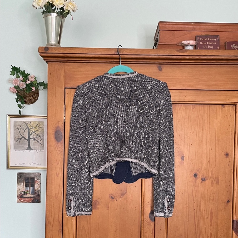 St. John Collection Navy and White Tweed Blazer - Picture 6 of 14